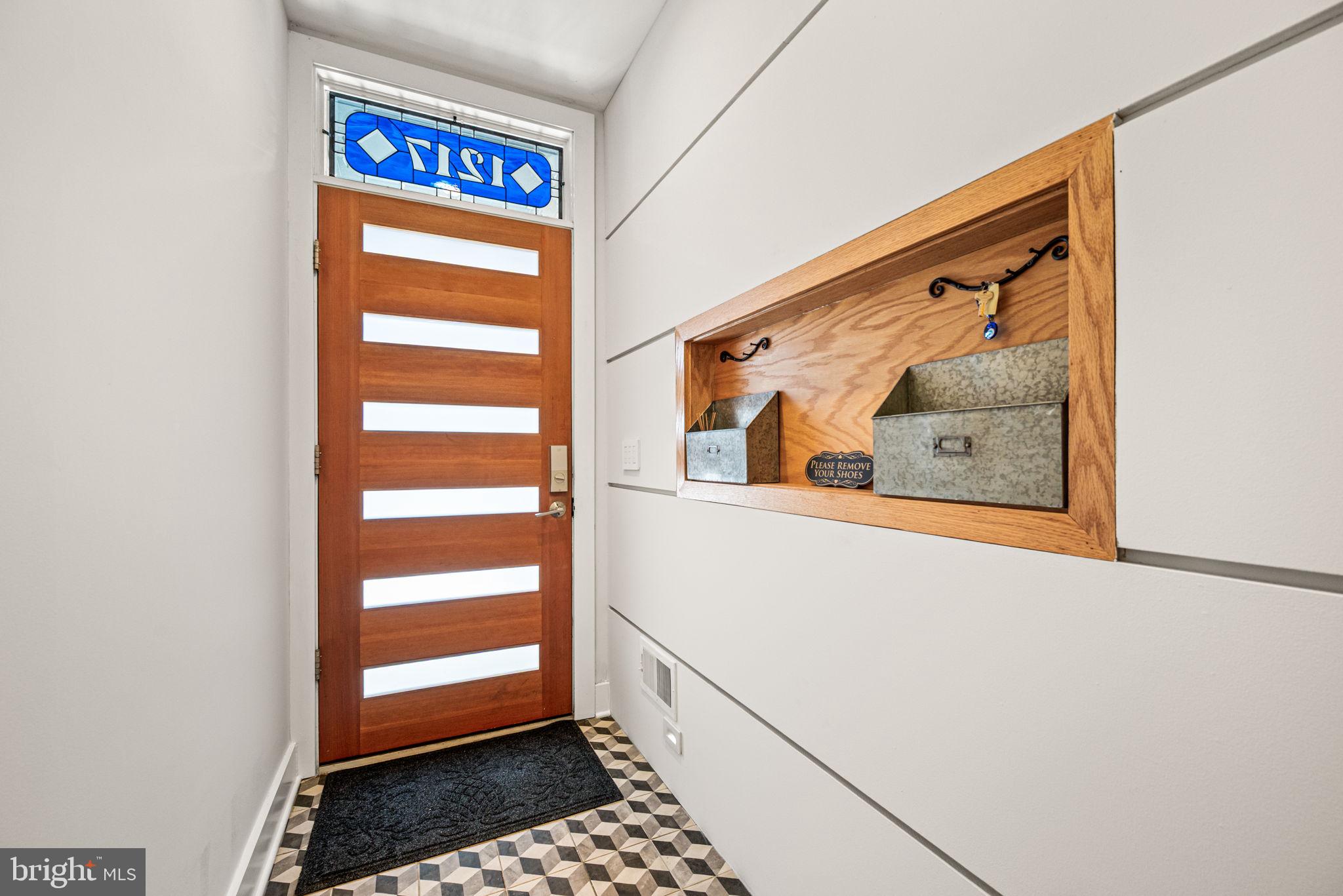 1217 BAINBRIDGE STREET