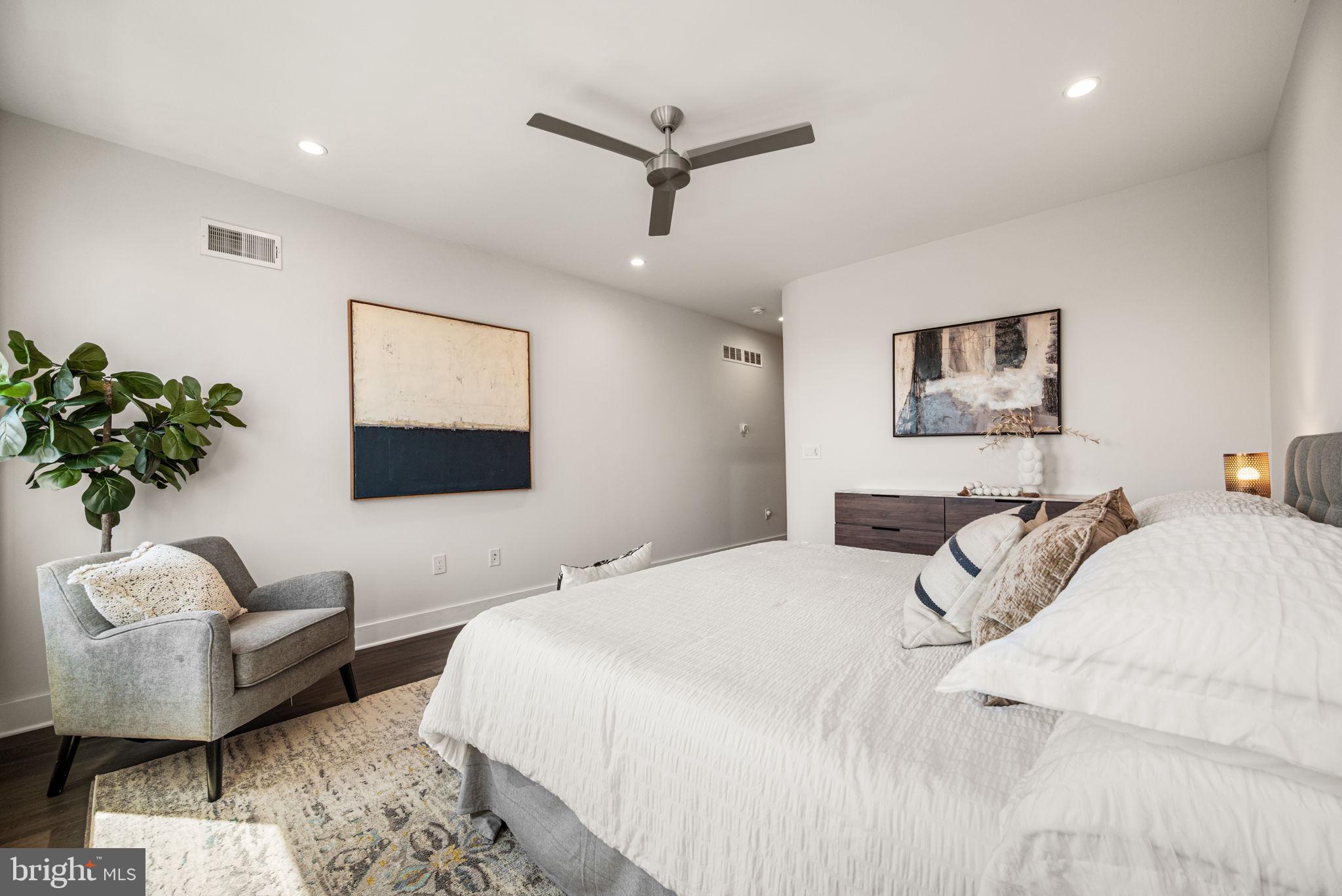 1217 BAINBRIDGE STREET