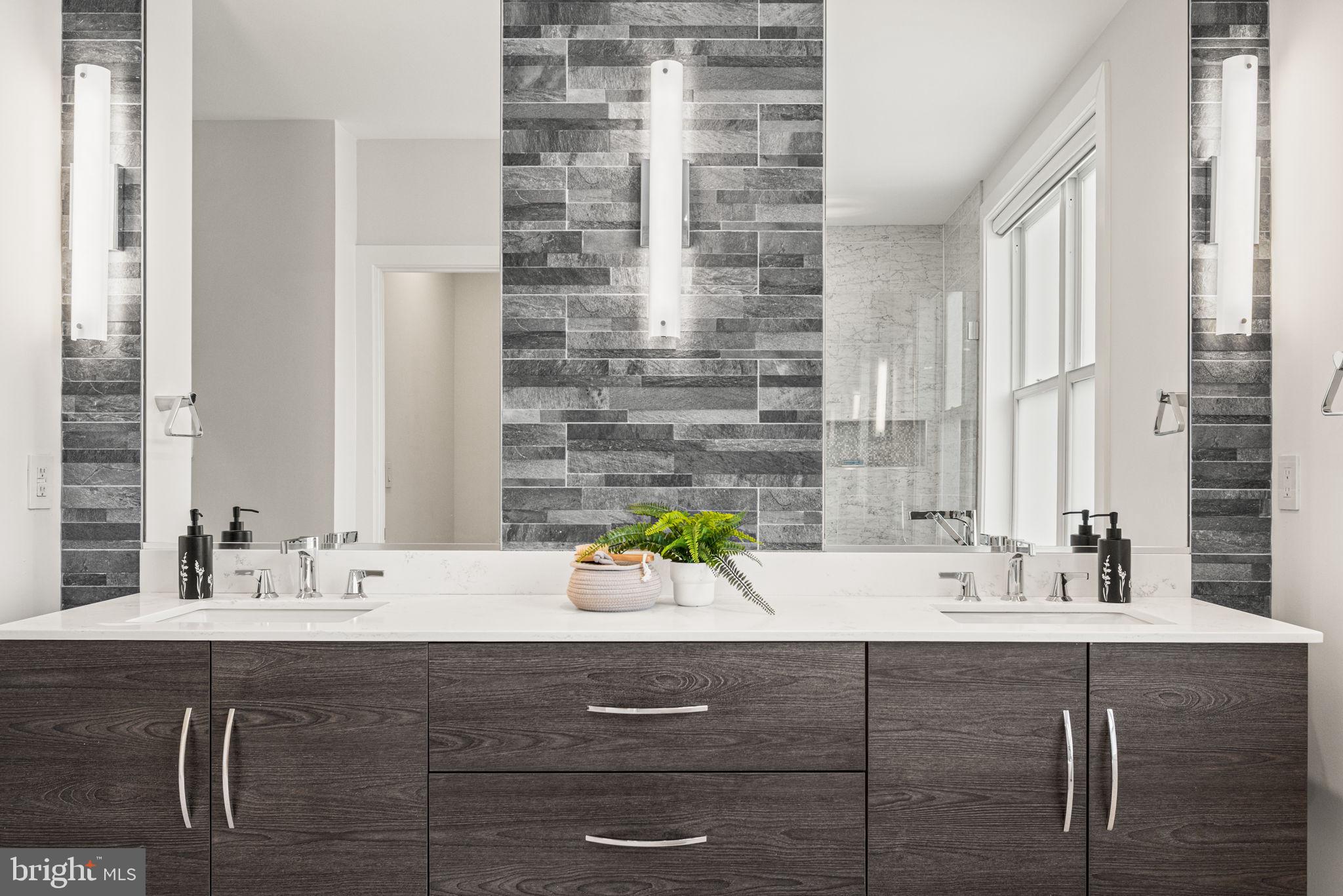 1217 BAINBRIDGE STREET