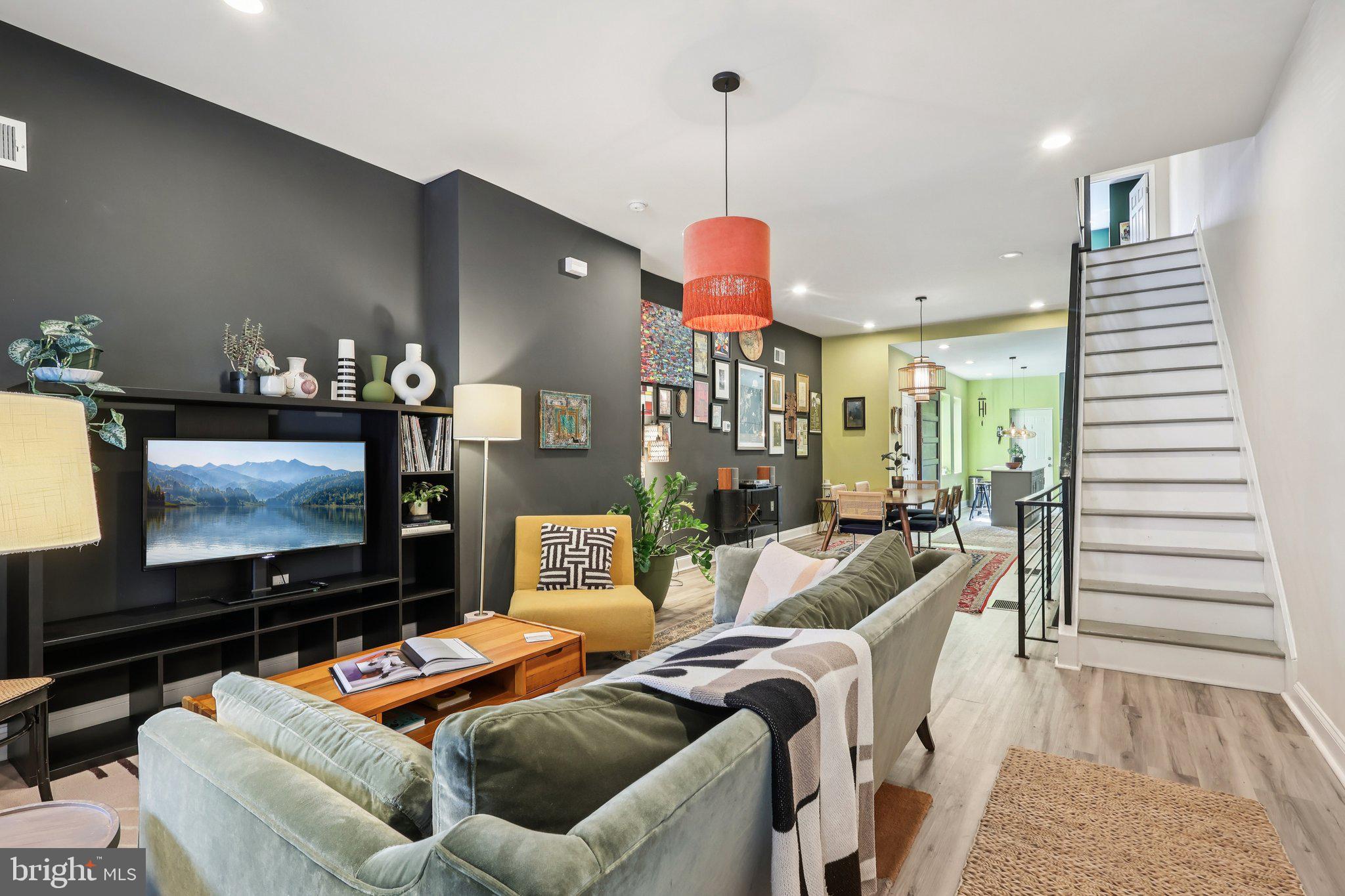 3208 CLIFFORD STREET