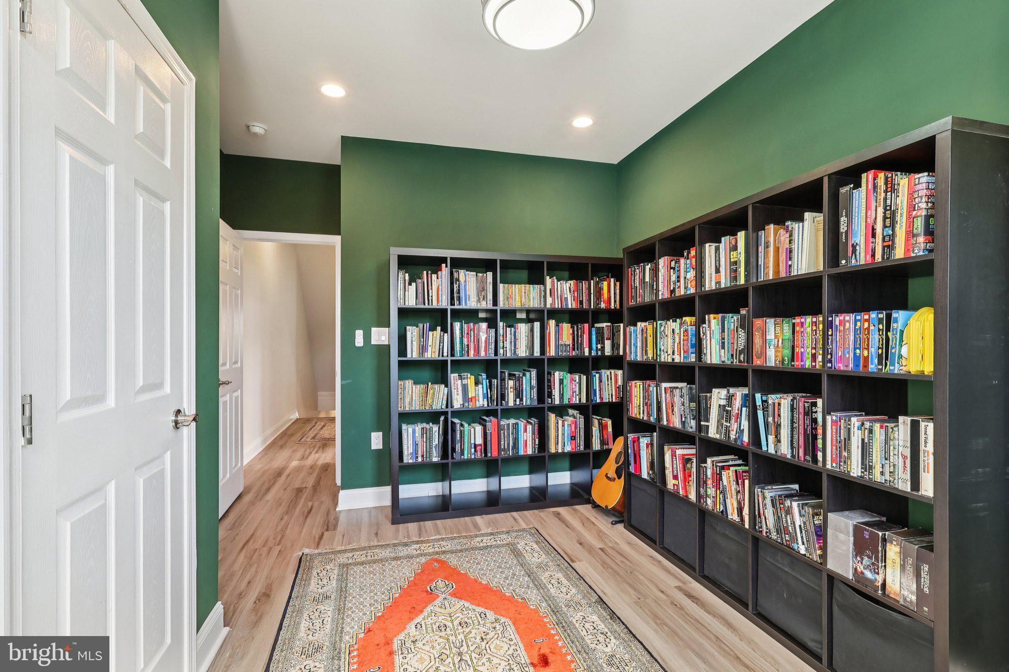 3208 CLIFFORD STREET