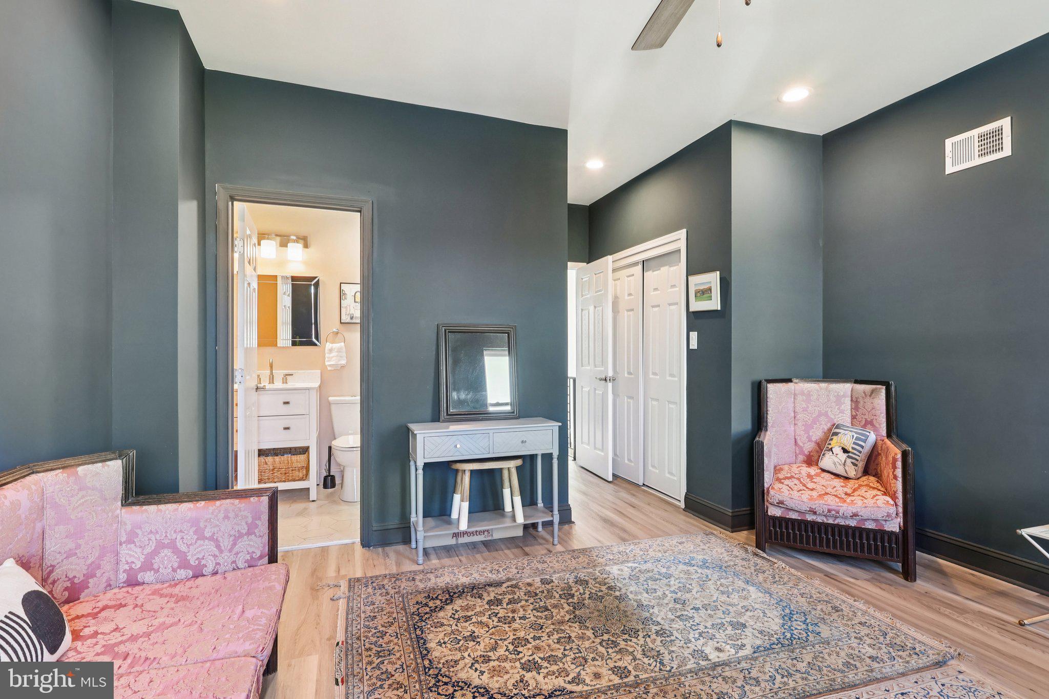 3208 CLIFFORD STREET