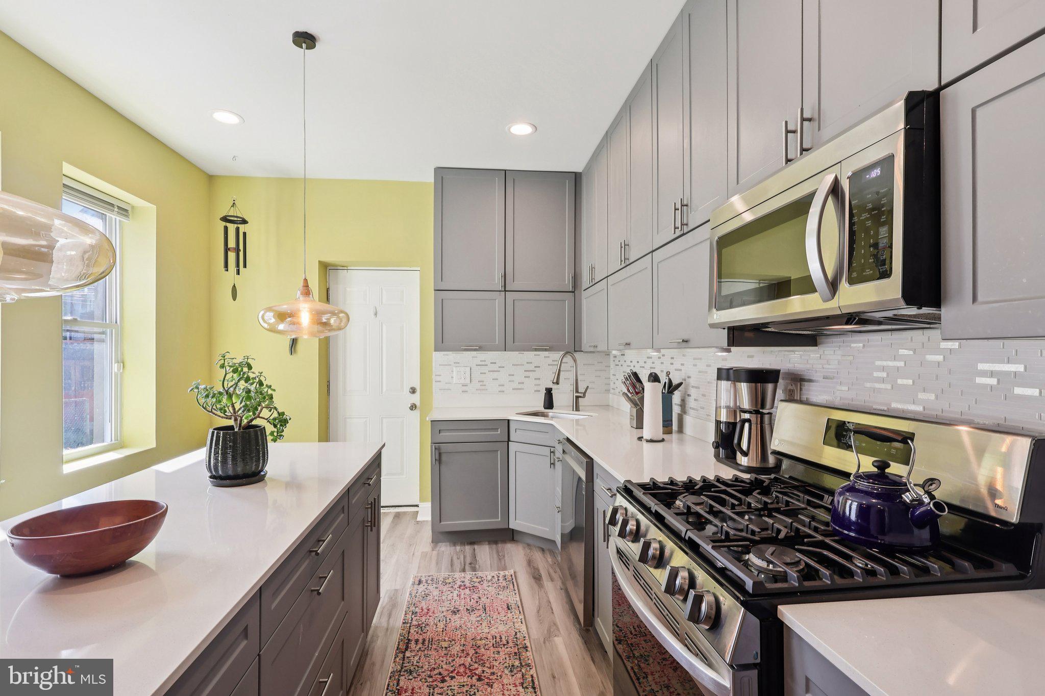 3208 CLIFFORD STREET