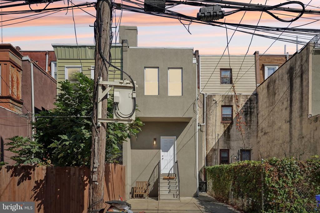 3208 CLIFFORD STREET