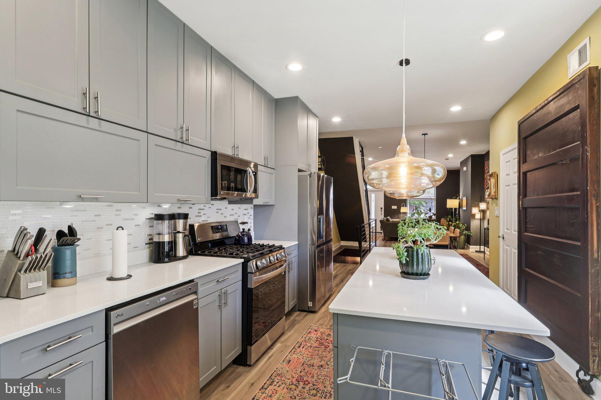 3208 CLIFFORD STREET