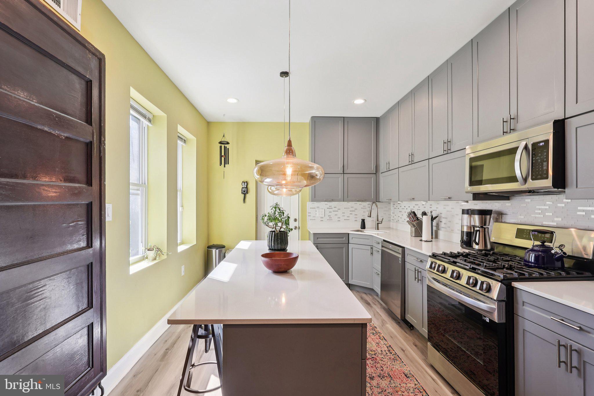 3208 CLIFFORD STREET