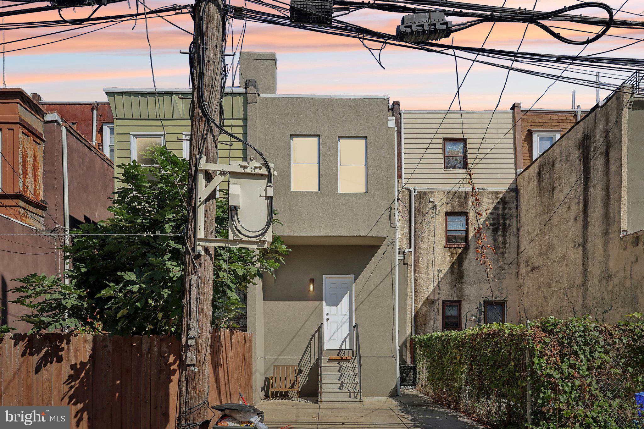 3208 CLIFFORD STREET