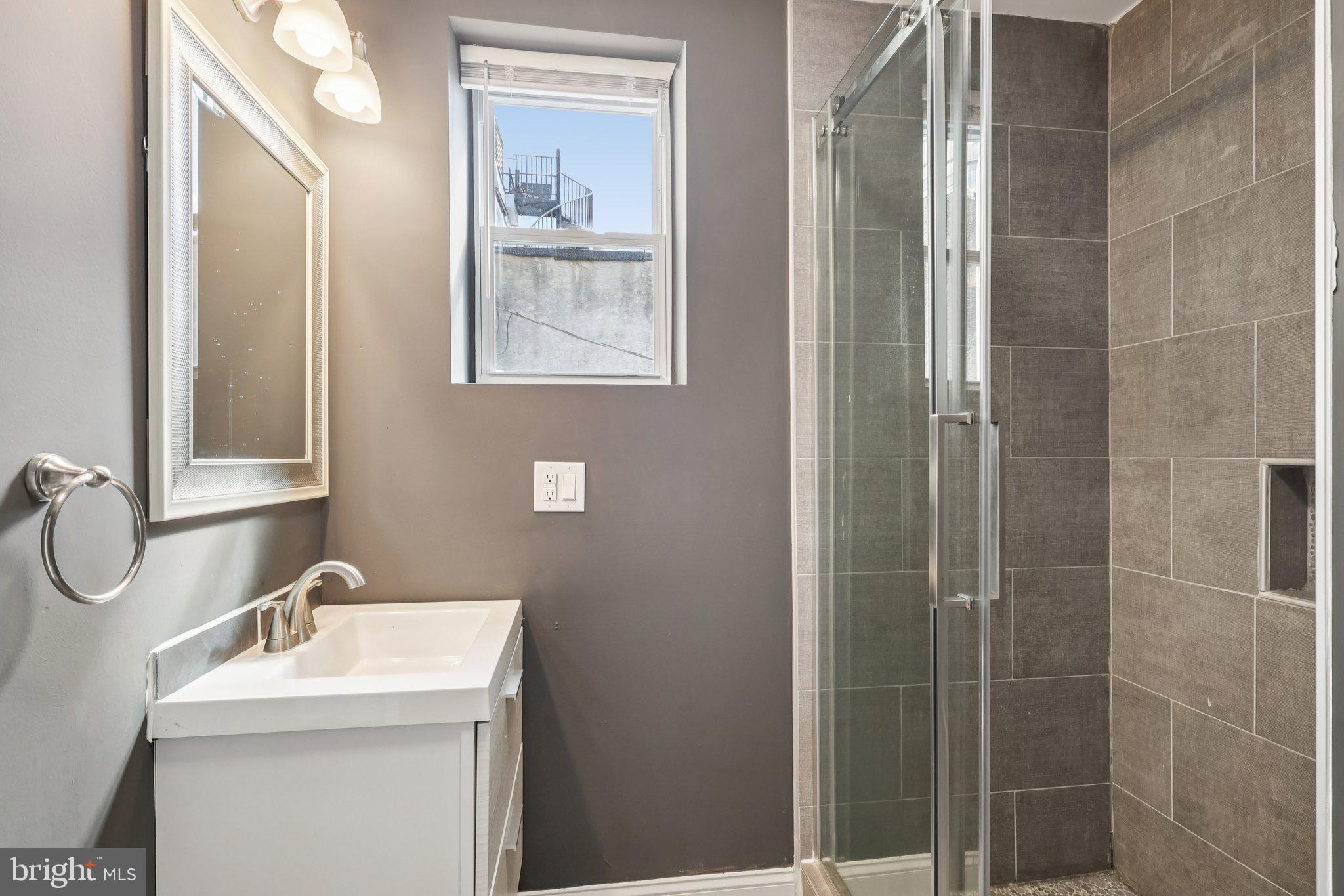 3208 CLIFFORD STREET