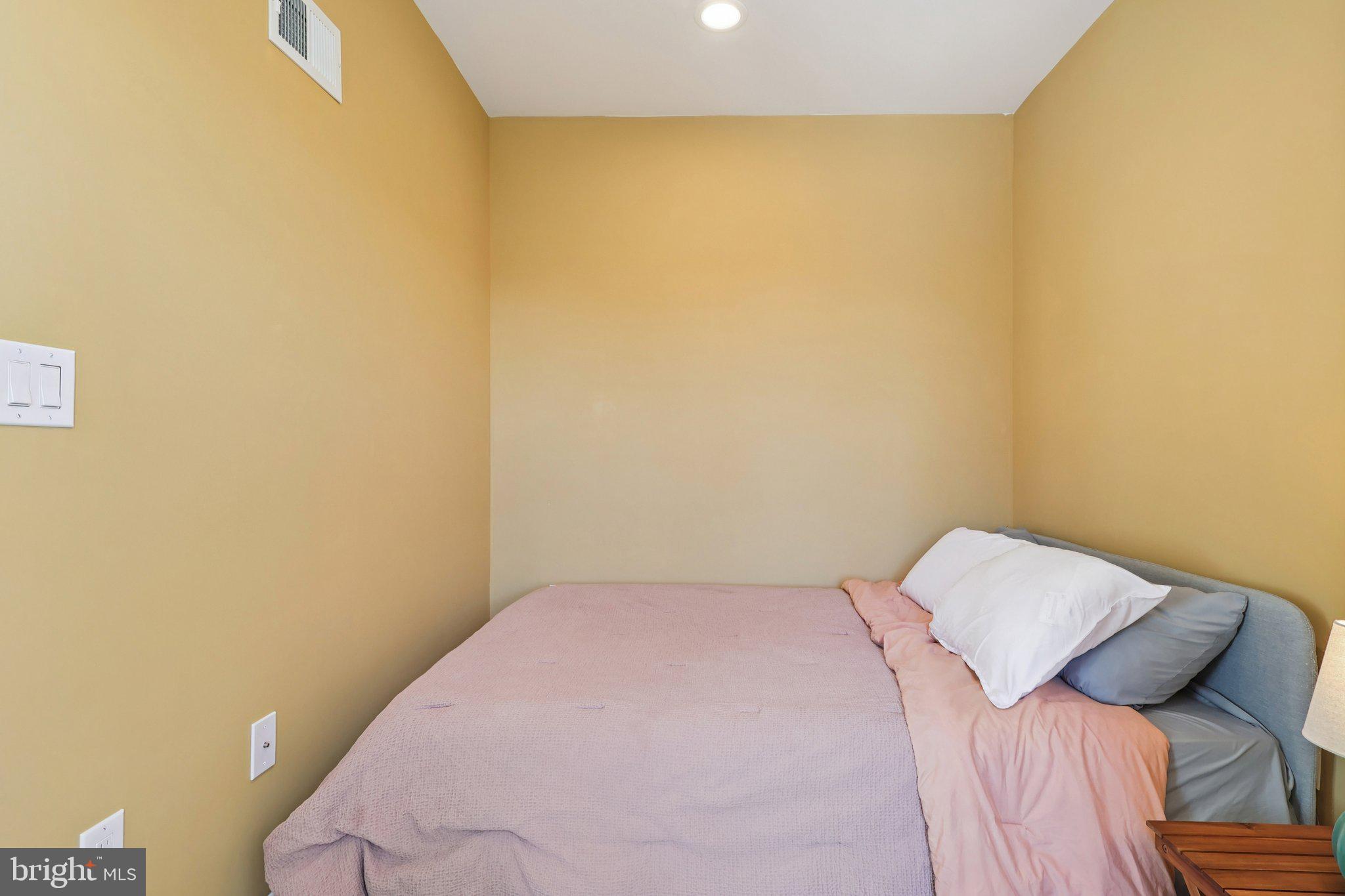 3208 CLIFFORD STREET