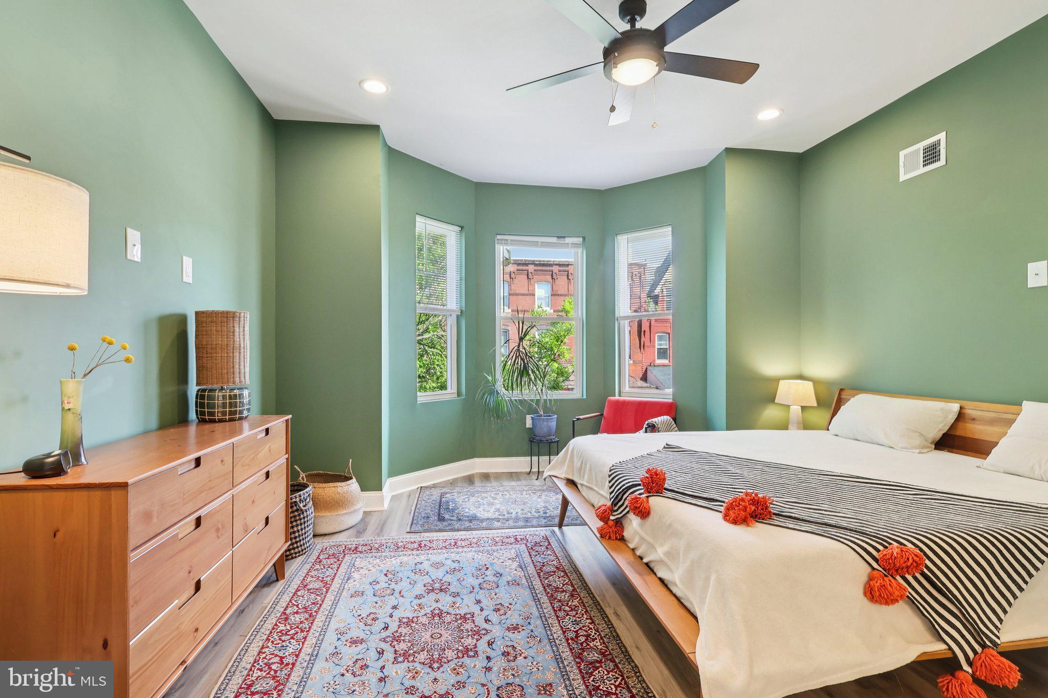 3208 CLIFFORD STREET