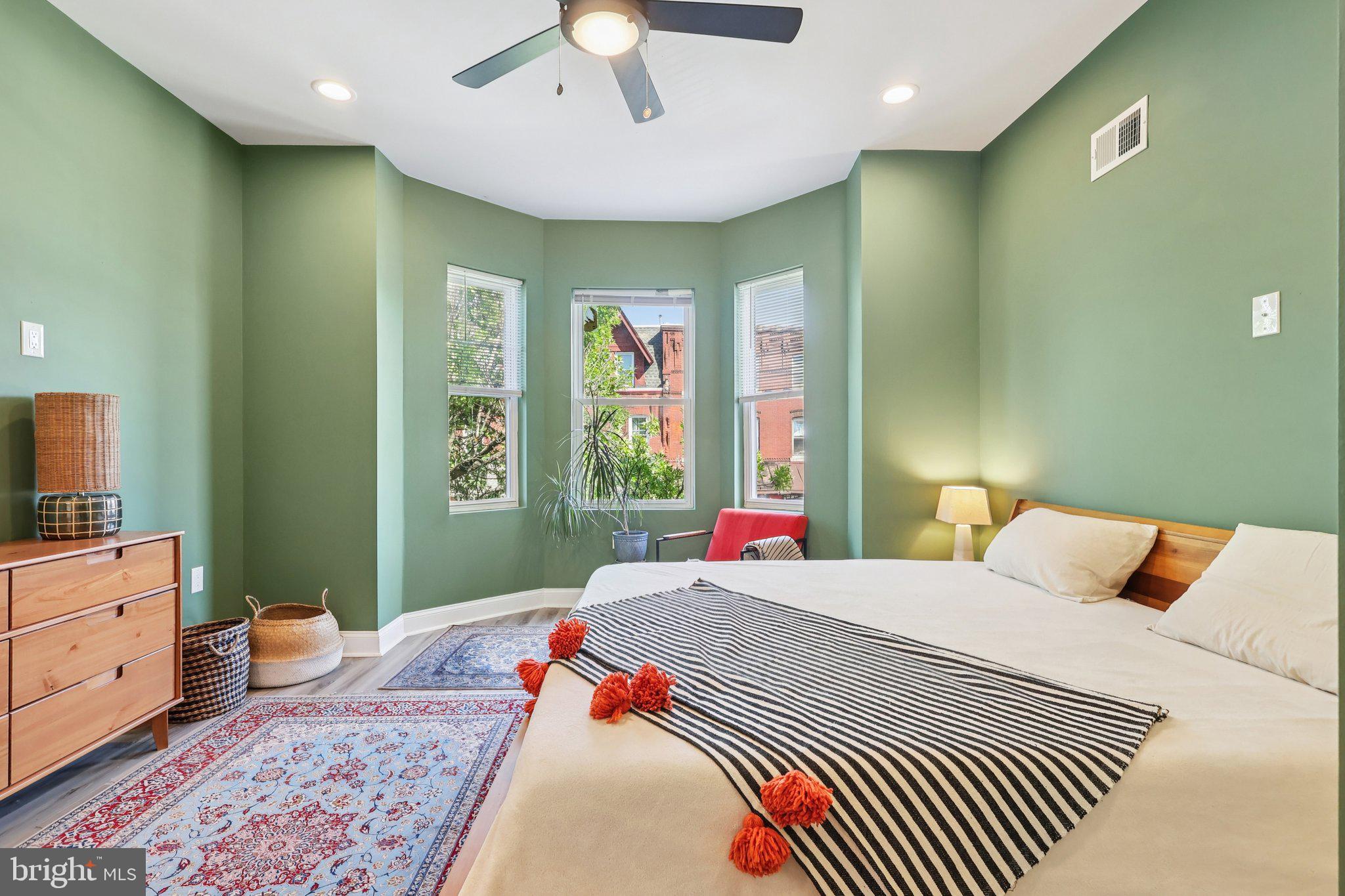 3208 CLIFFORD STREET