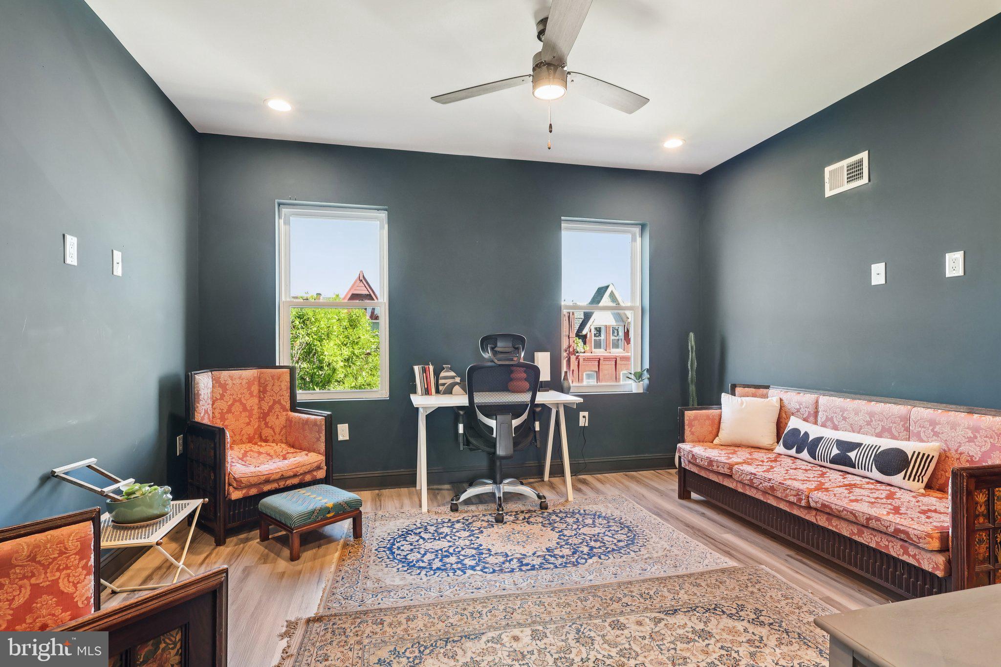 3208 CLIFFORD STREET