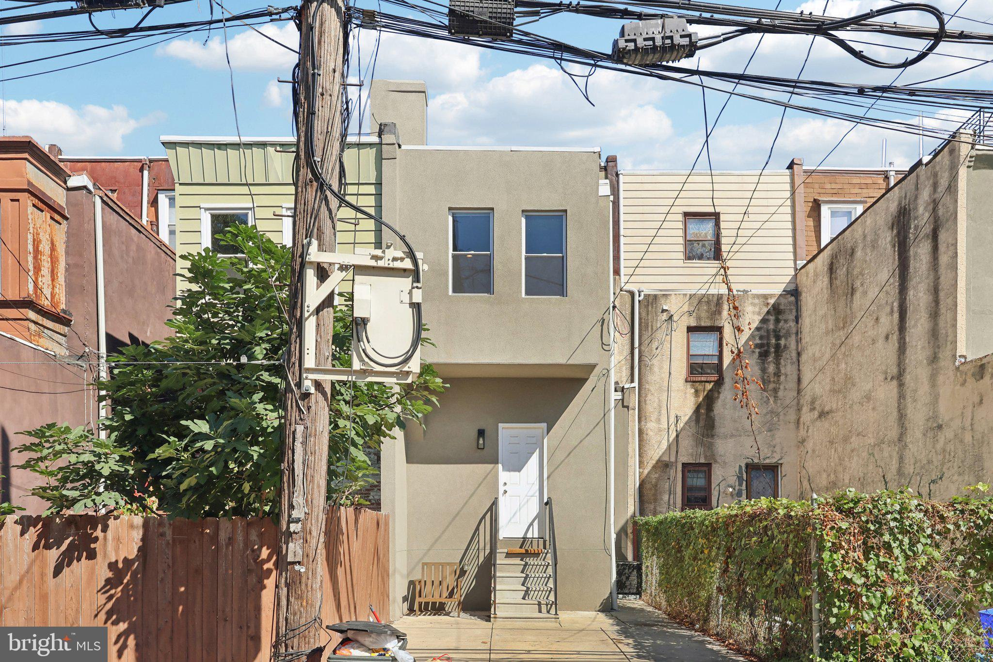 3208 CLIFFORD STREET