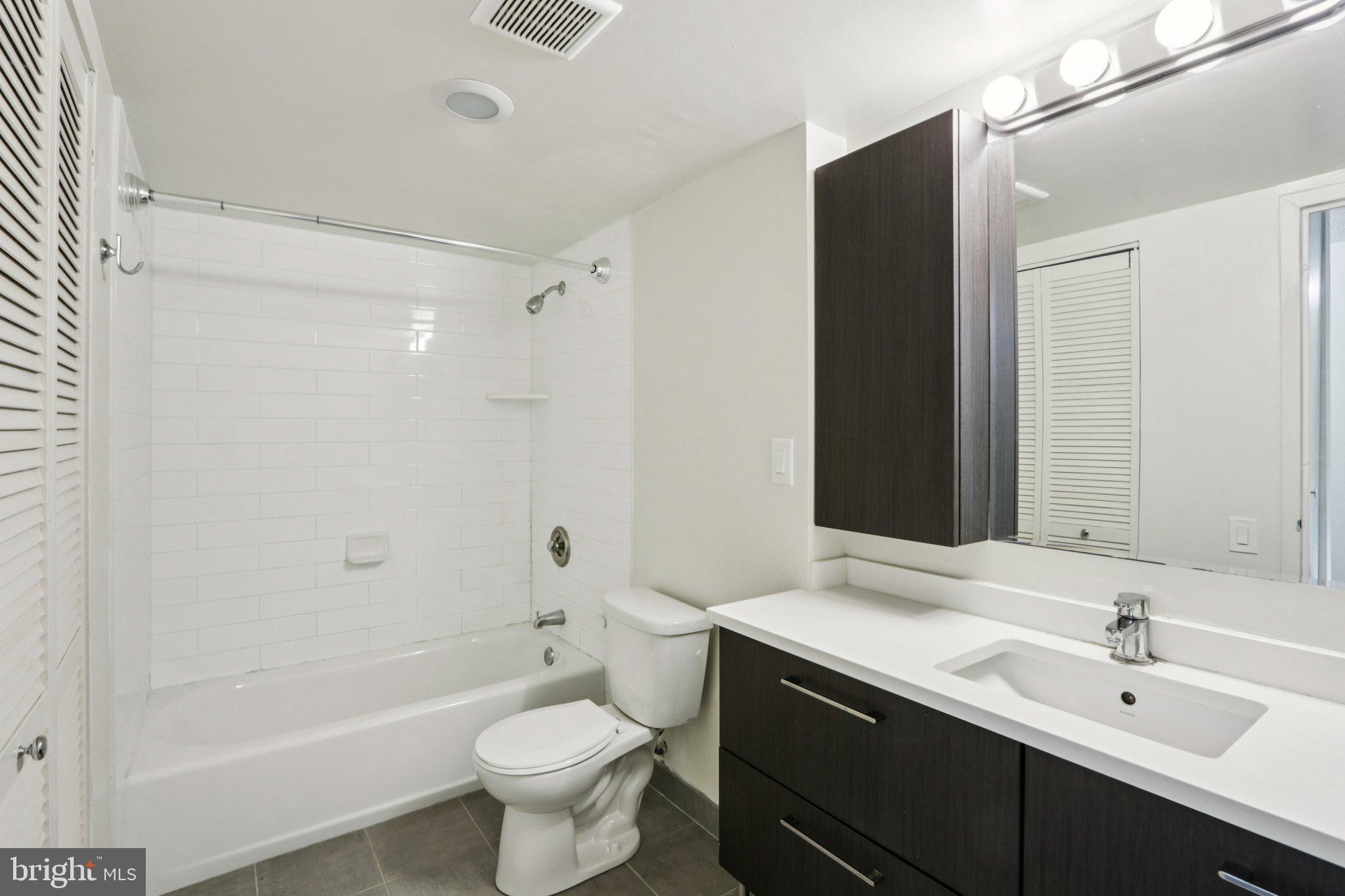 1420 LOCUST STREET 7O