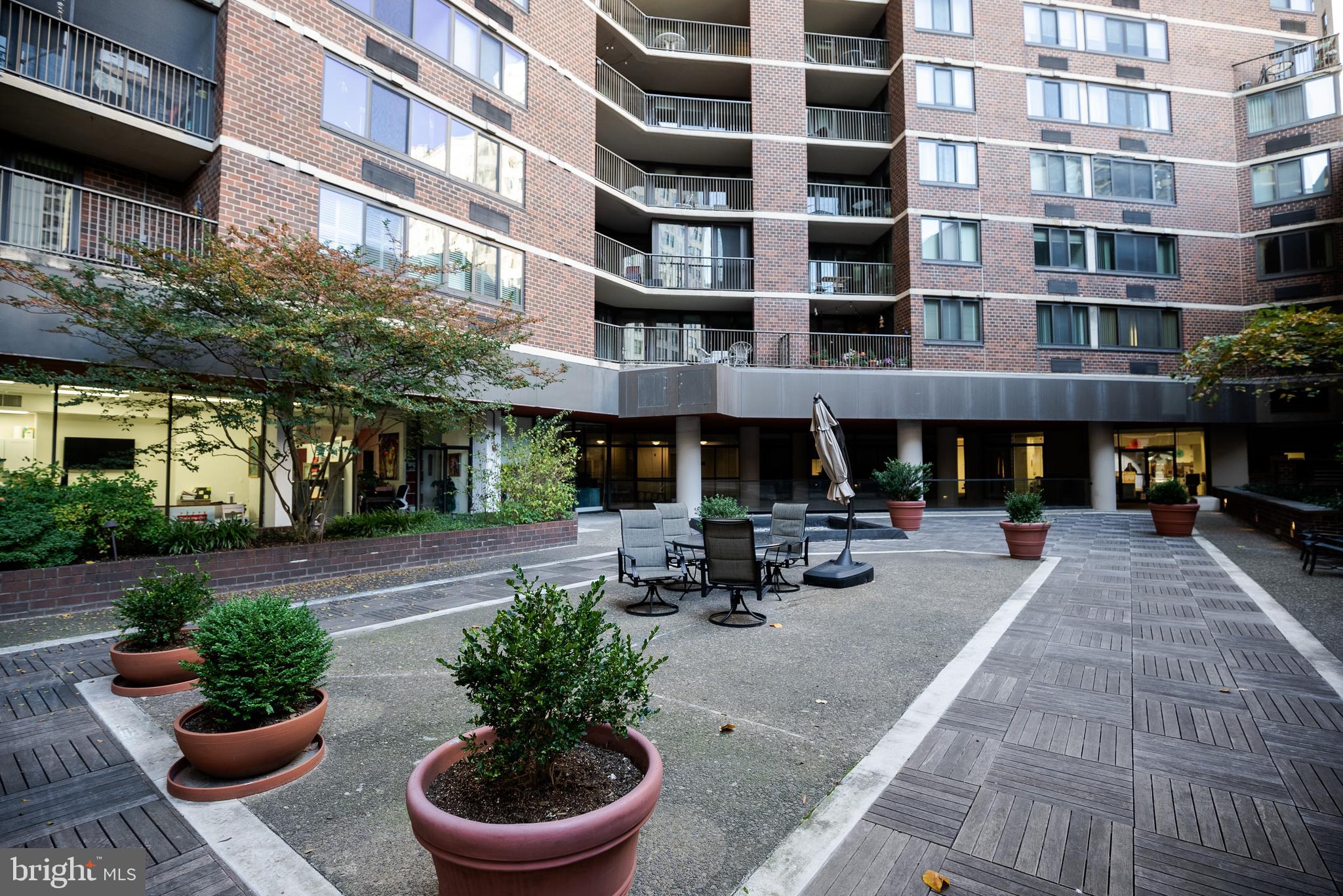 1420 LOCUST STREET 7O