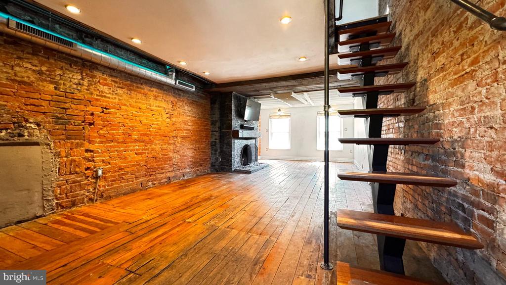 400 S 2ND STREET 16 404B
