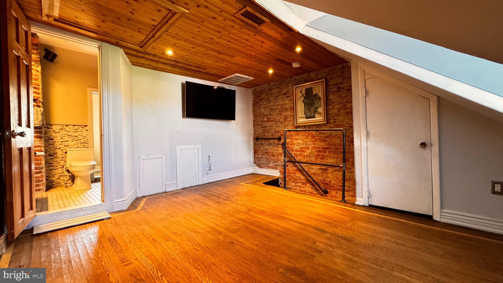400 S 2ND STREET 16 404B