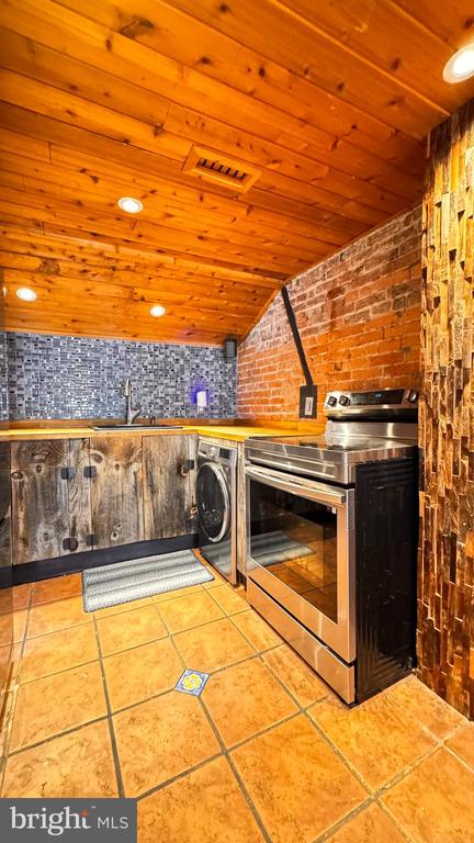400 S 2ND STREET 16 404B
