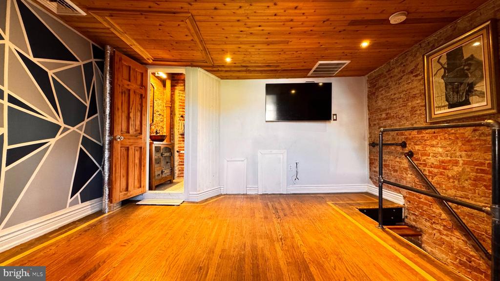 400 S 2ND STREET 16 404B