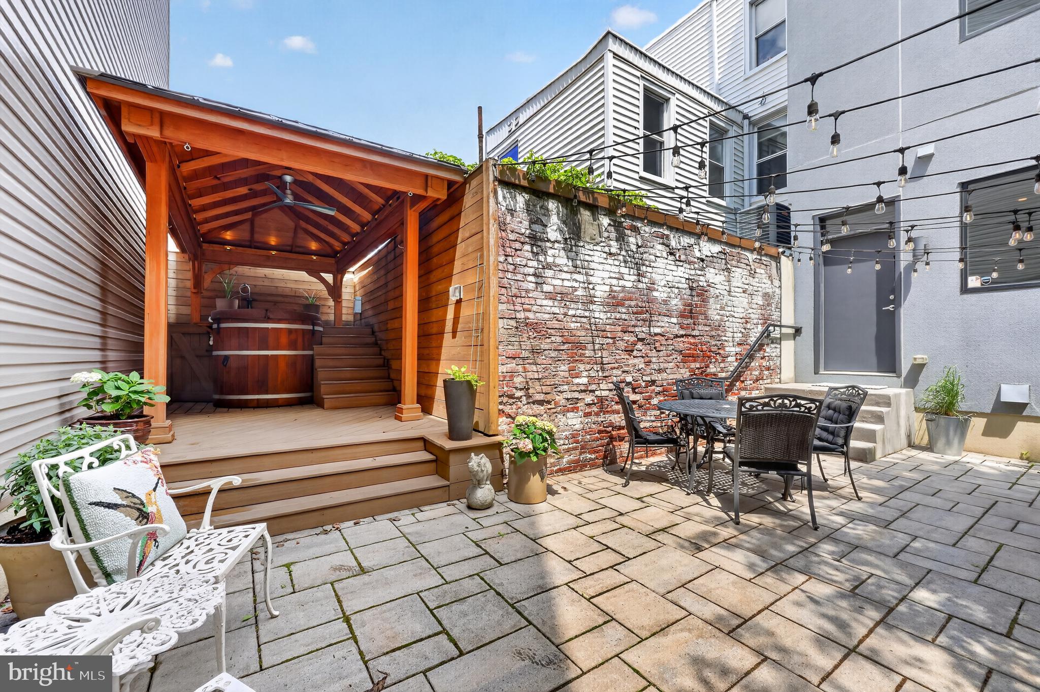1724 TULIP STREET