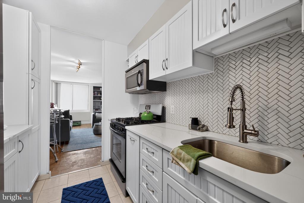 604 S WASHINGTON SQUARE Unit: 2609