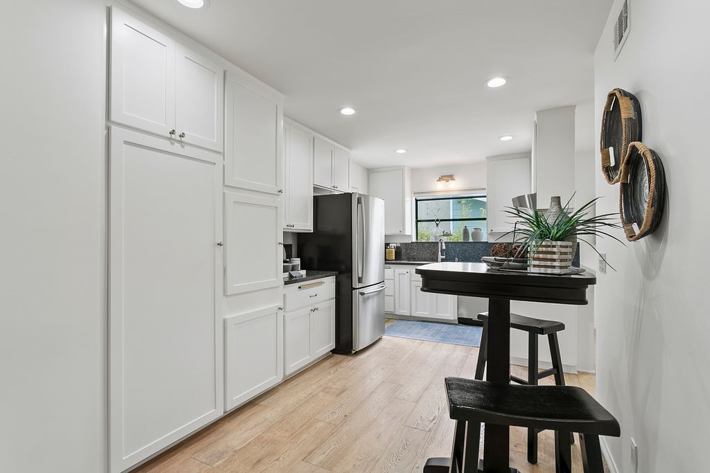 211 W Paseo De Cristobal