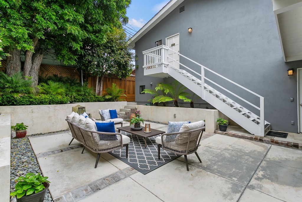 211 W Paseo De Cristobal