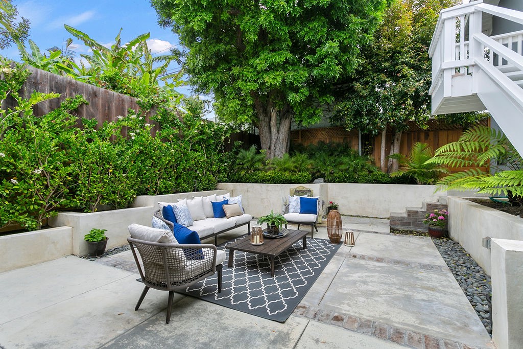 211 W Paseo De Cristobal