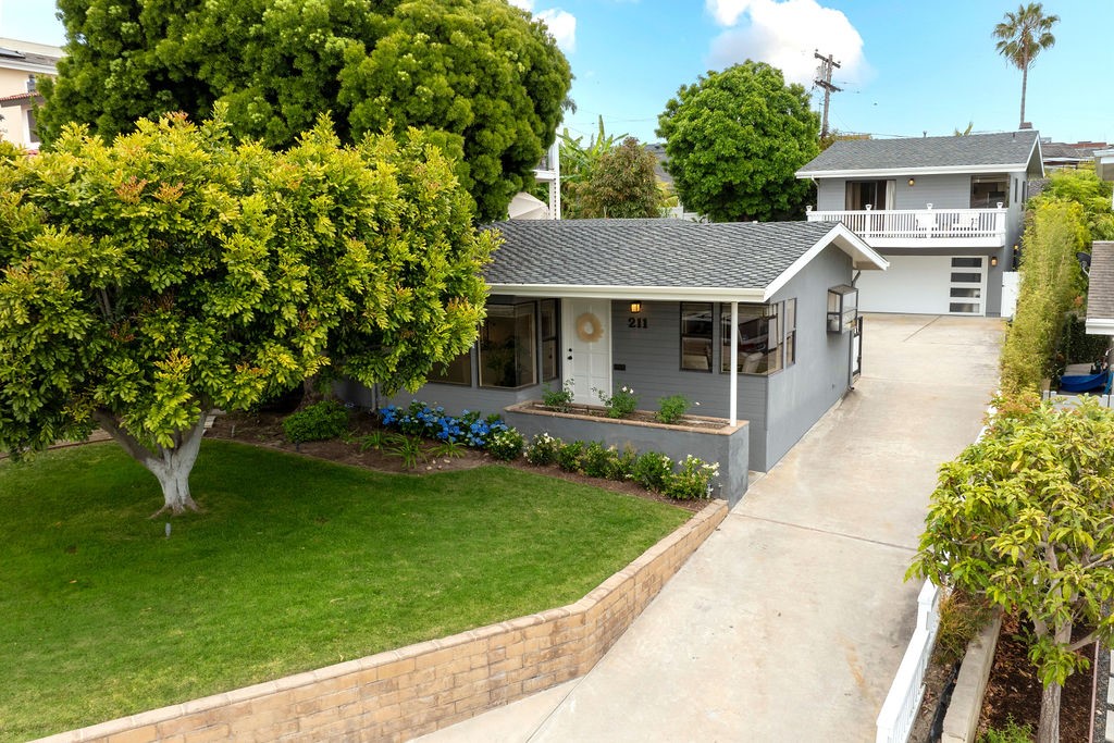 211 W Paseo De Cristobal