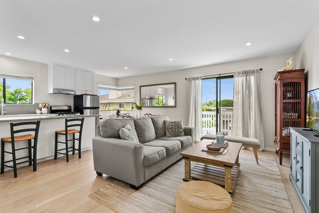 211 W Paseo De Cristobal