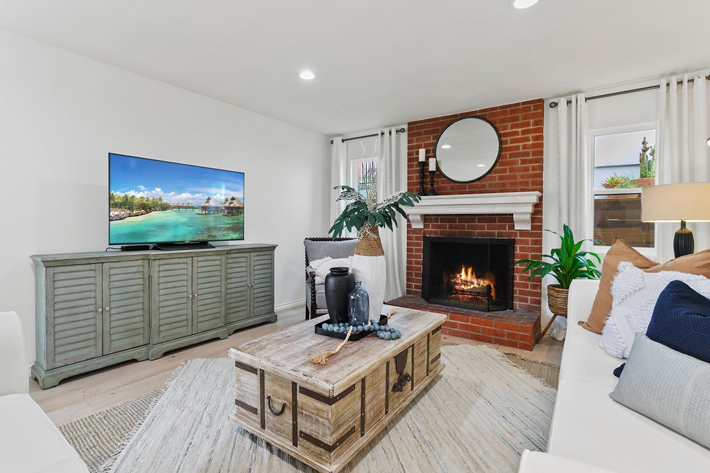 211 W Paseo De Cristobal