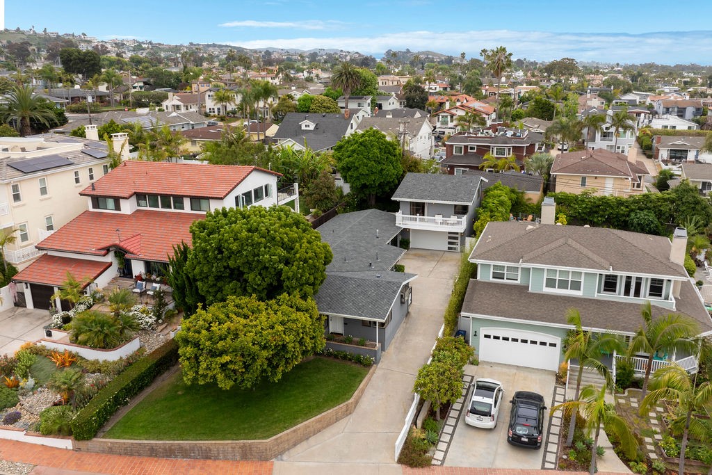 211 W Paseo De Cristobal