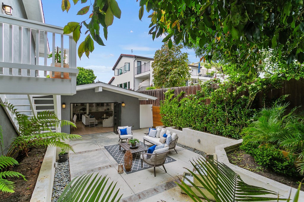 211 W Paseo De Cristobal