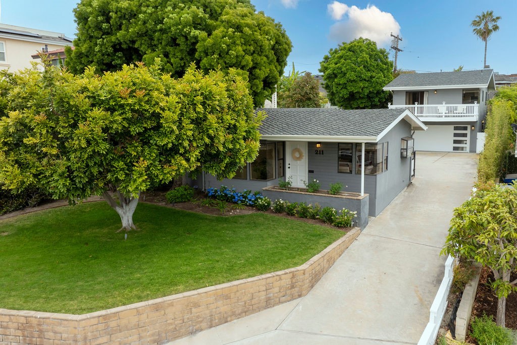 211 W Paseo De Cristobal