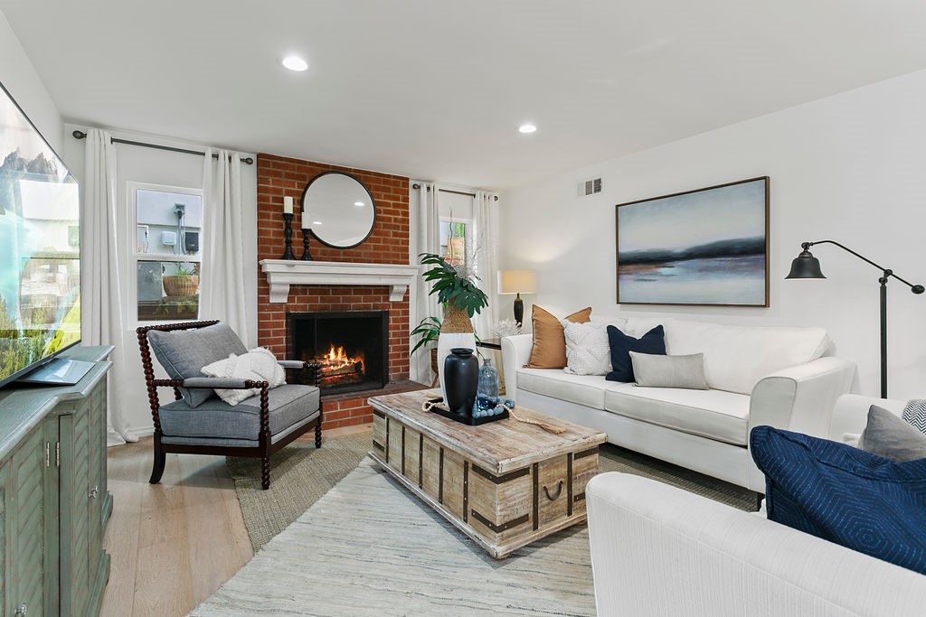 211 W Paseo De Cristobal