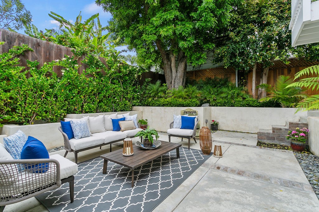 211 W Paseo De Cristobal