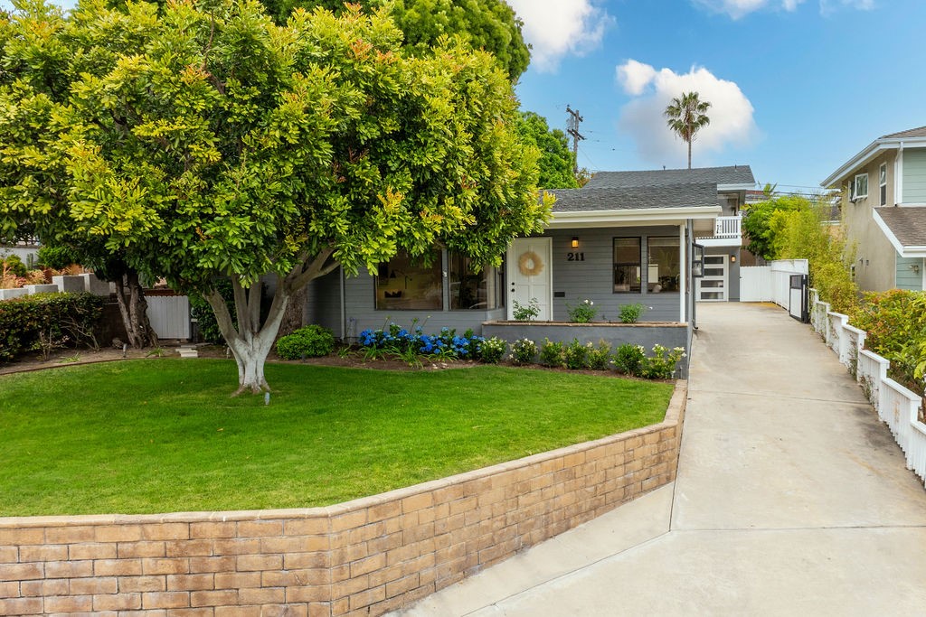 211 W Paseo De Cristobal