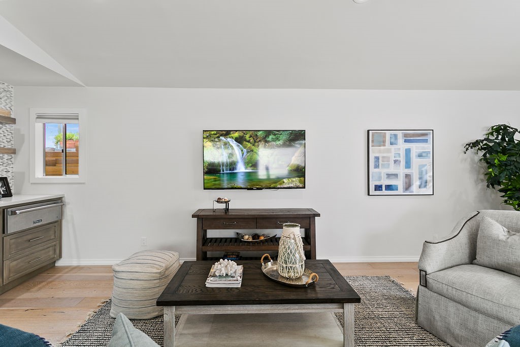 211 W Paseo De Cristobal