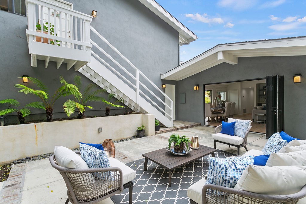 211 W Paseo De Cristobal