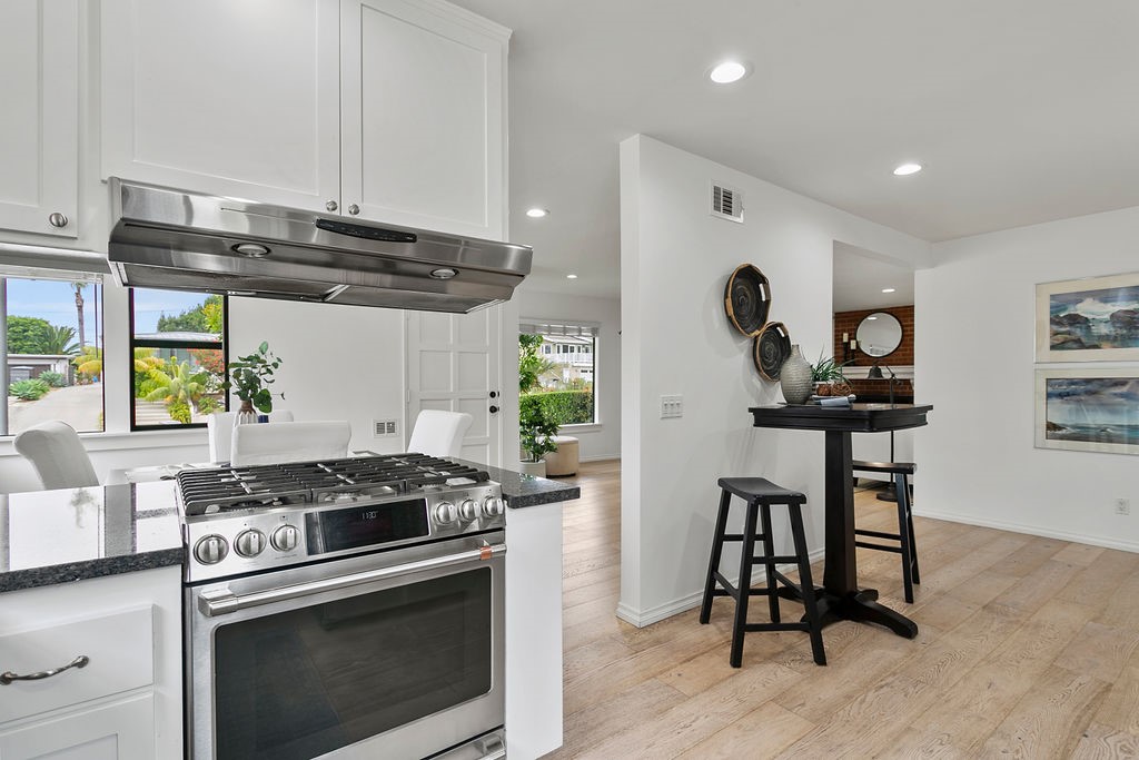 211 W Paseo De Cristobal