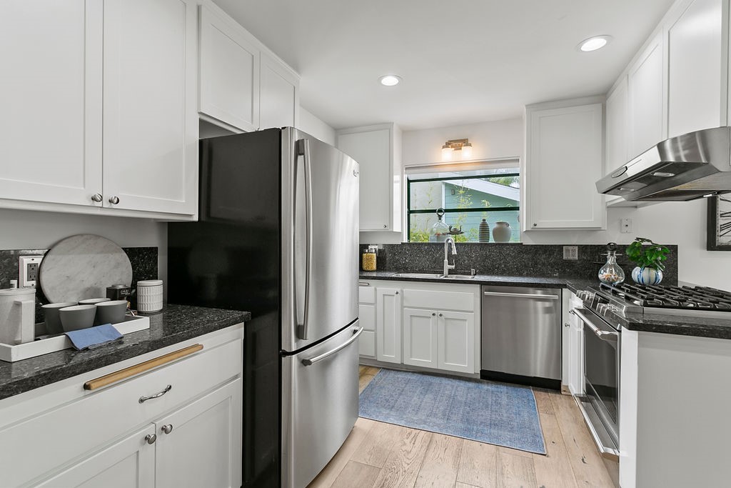 211 W Paseo De Cristobal