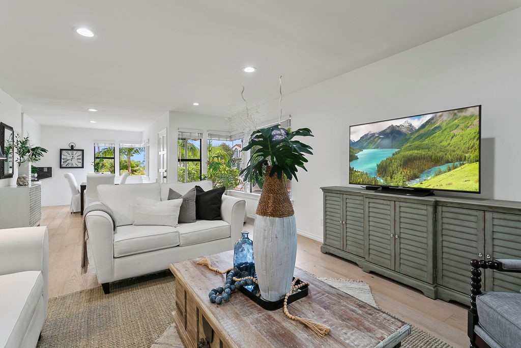 211 W Paseo De Cristobal