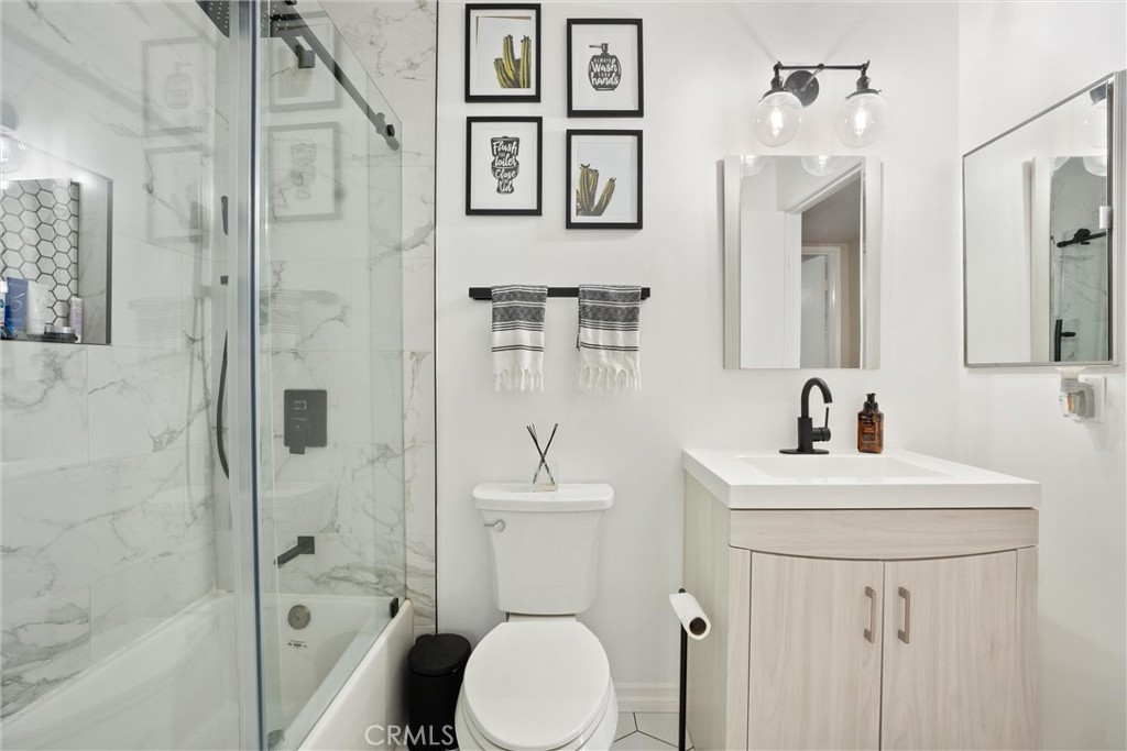 31 Hollyhock Lane 232