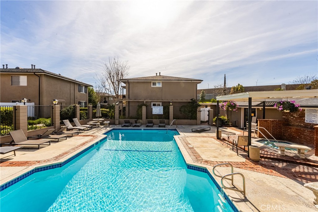 660 S Glassell Street 79