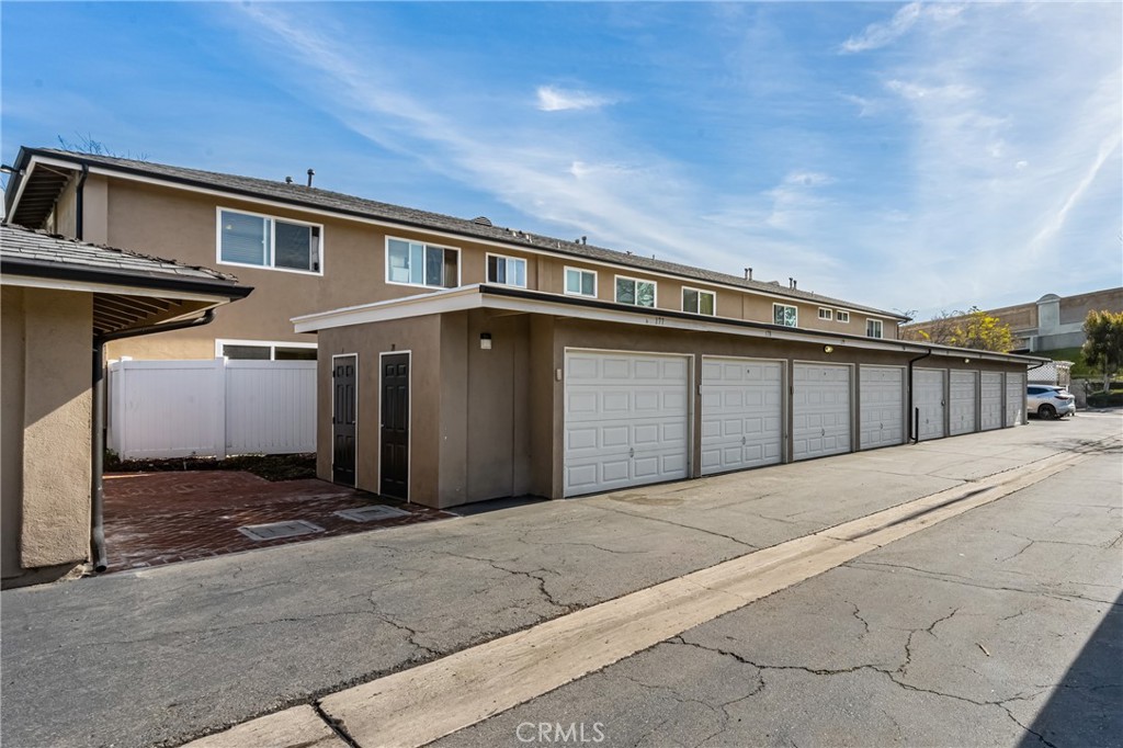 660 S Glassell Street 79