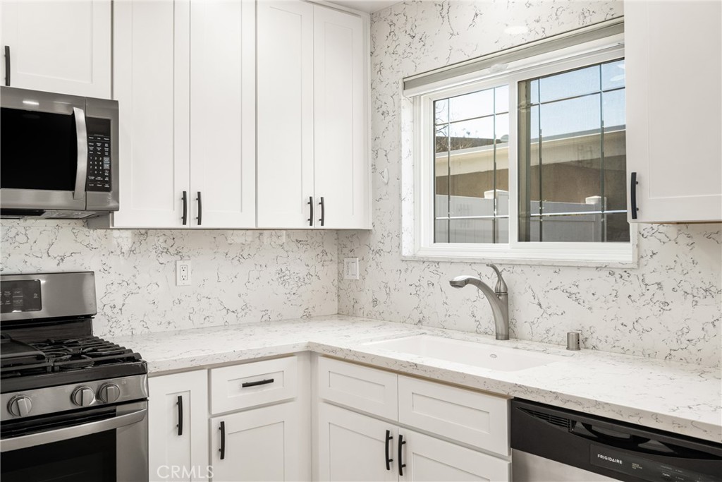 660 S Glassell Street 79