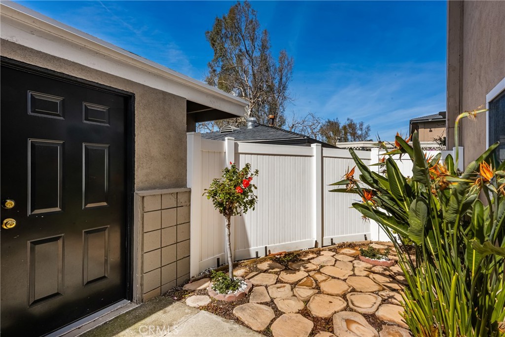 660 S Glassell Street 79