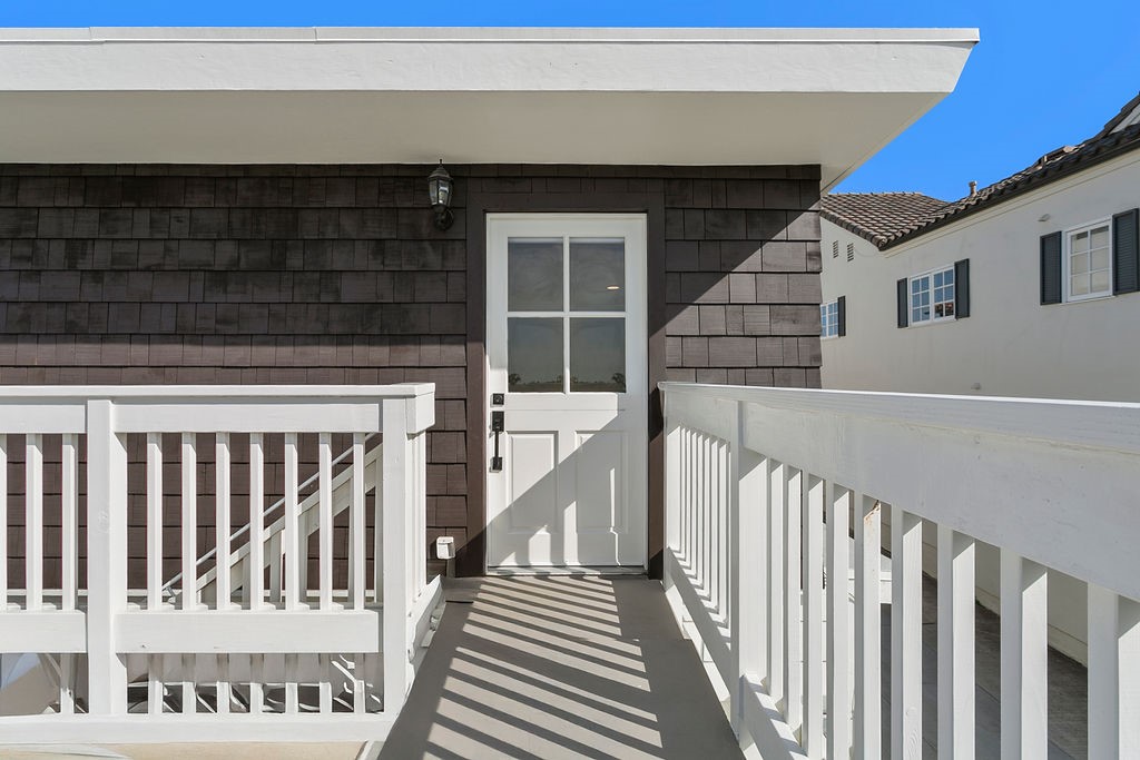 2211 1/2 Waterfront