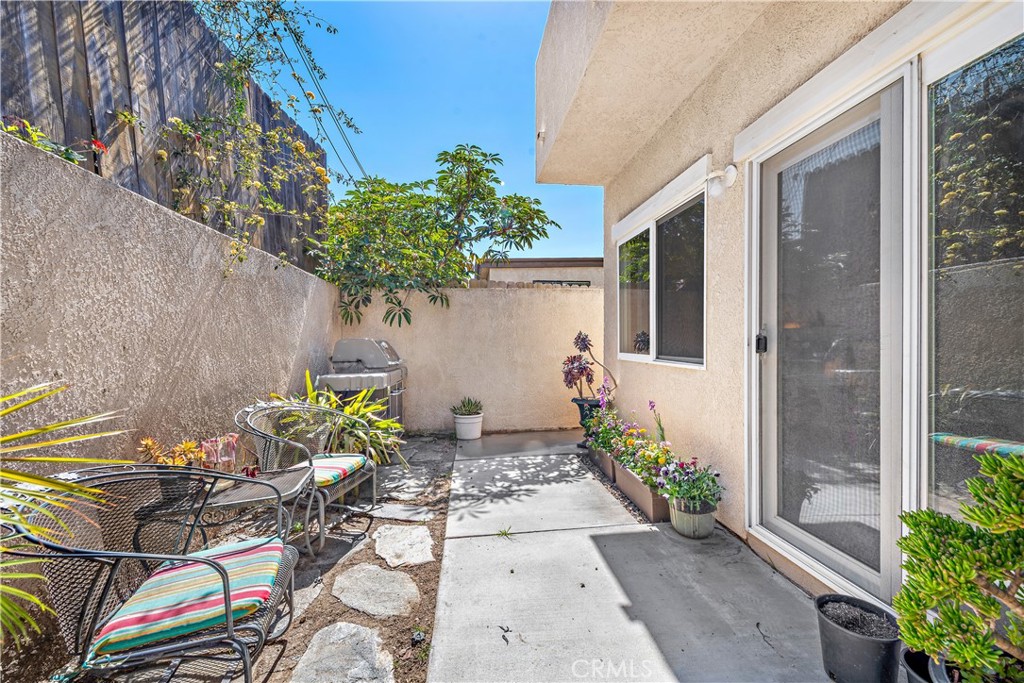 33912 Violet Lantern Street