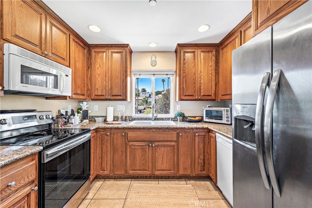 33912 Violet Lantern Street